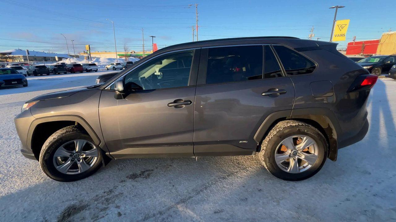 2023 Toyota RAV4 Hybrid XLE AWD, HYBRID, MONROOF, BACK UP CAM, SIRIUS XM, POWER LIFTGATE, HEATED SEATS, HEATED STEERING WHEEL!! Photo