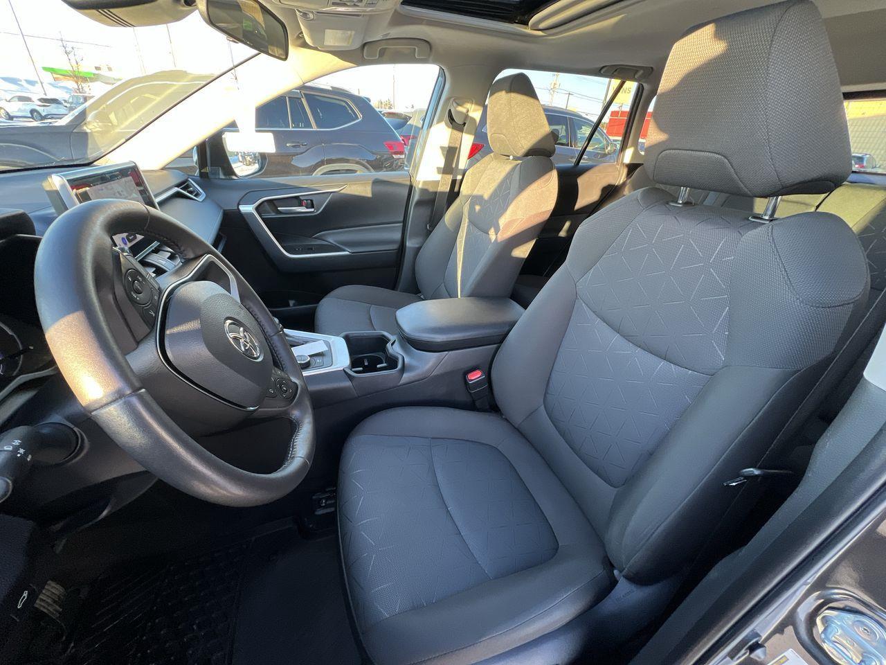 2023 Toyota RAV4 Hybrid XLE AWD, HYBRID, MONROOF, BACK UP CAM, SIRIUS XM, POWER LIFTGATE, HEATED SEATS, HEATED STEERING WHEEL!! Photo