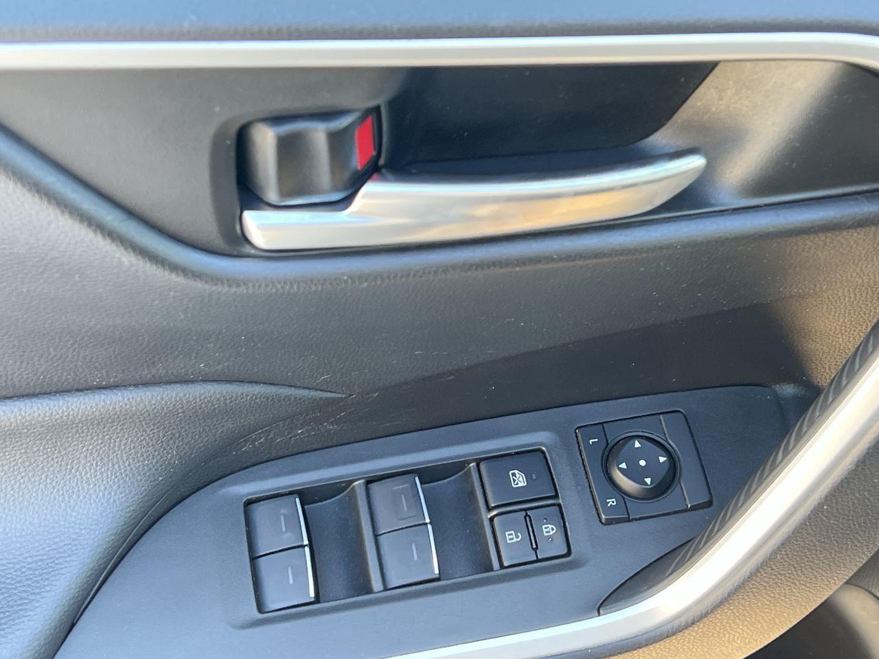 2023 Toyota RAV4 Hybrid XLE AWD, HYBRID, MONROOF, BACK UP CAM, SIRIUS XM, POWER LIFTGATE, HEATED SEATS, HEATED STEERING WHEEL!! Photo