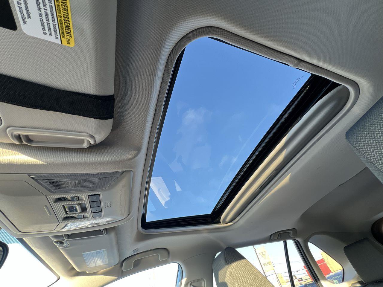 2023 Toyota RAV4 Hybrid XLE AWD, HYBRID, MONROOF, BACK UP CAM, SIRIUS XM, POWER LIFTGATE, HEATED SEATS, HEATED STEERING WHEEL!! Photo