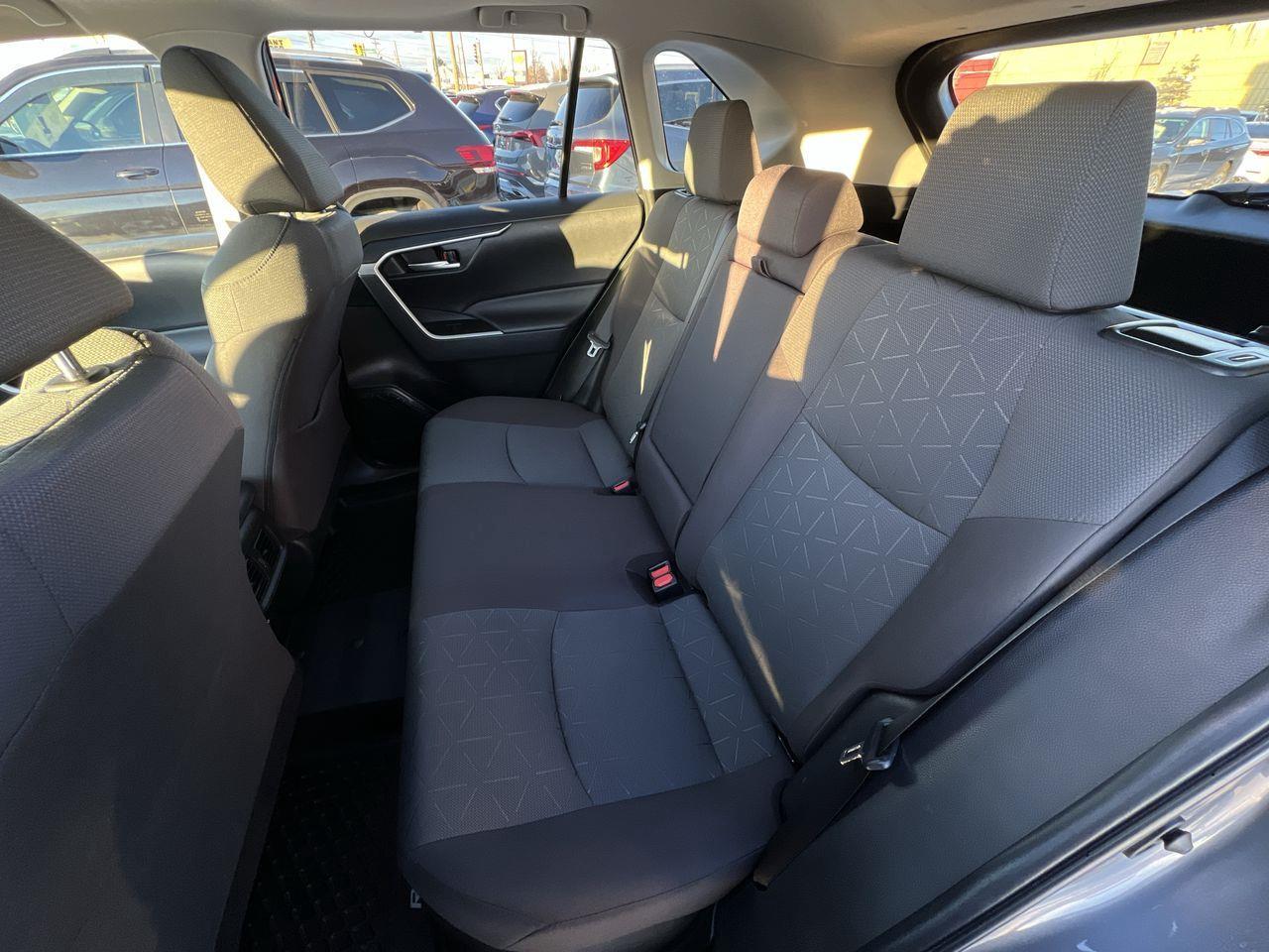 2023 Toyota RAV4 Hybrid XLE AWD, HYBRID, MONROOF, BACK UP CAM, SIRIUS XM, POWER LIFTGATE, HEATED SEATS, HEATED STEERING WHEEL!! Photo