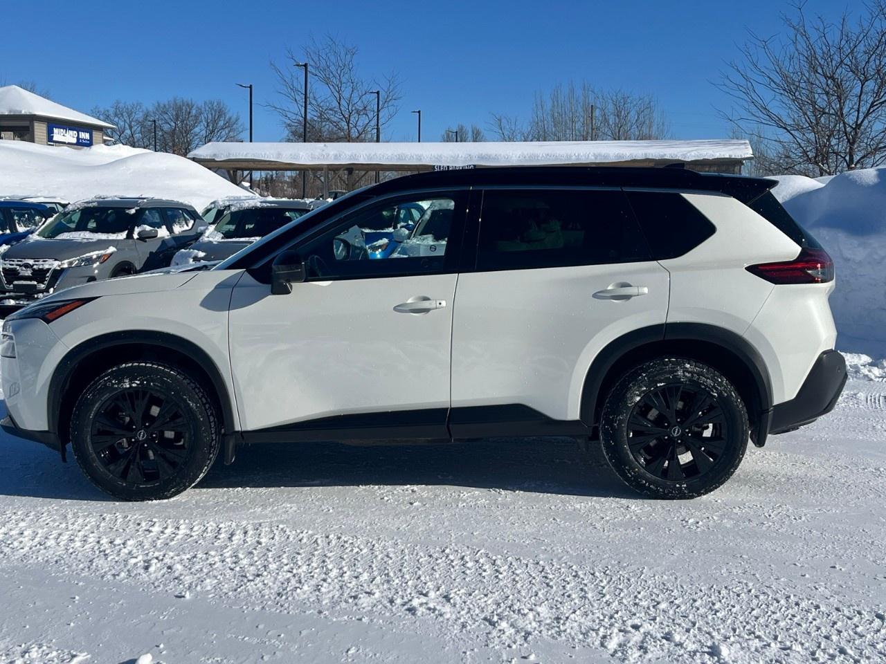 2023 Nissan Rogue Midnight Edition Photo