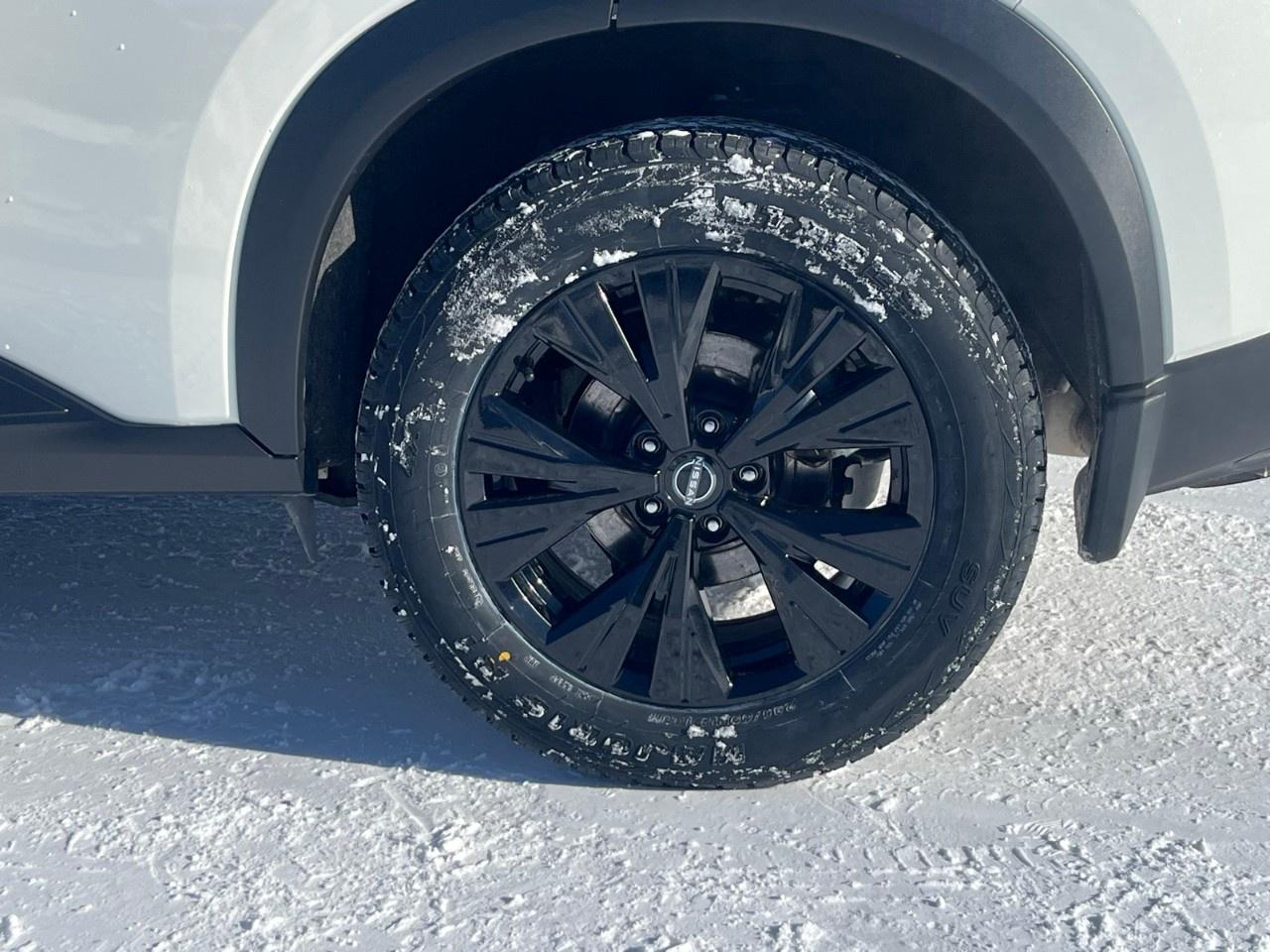 2023 Nissan Rogue Midnight Edition Photo