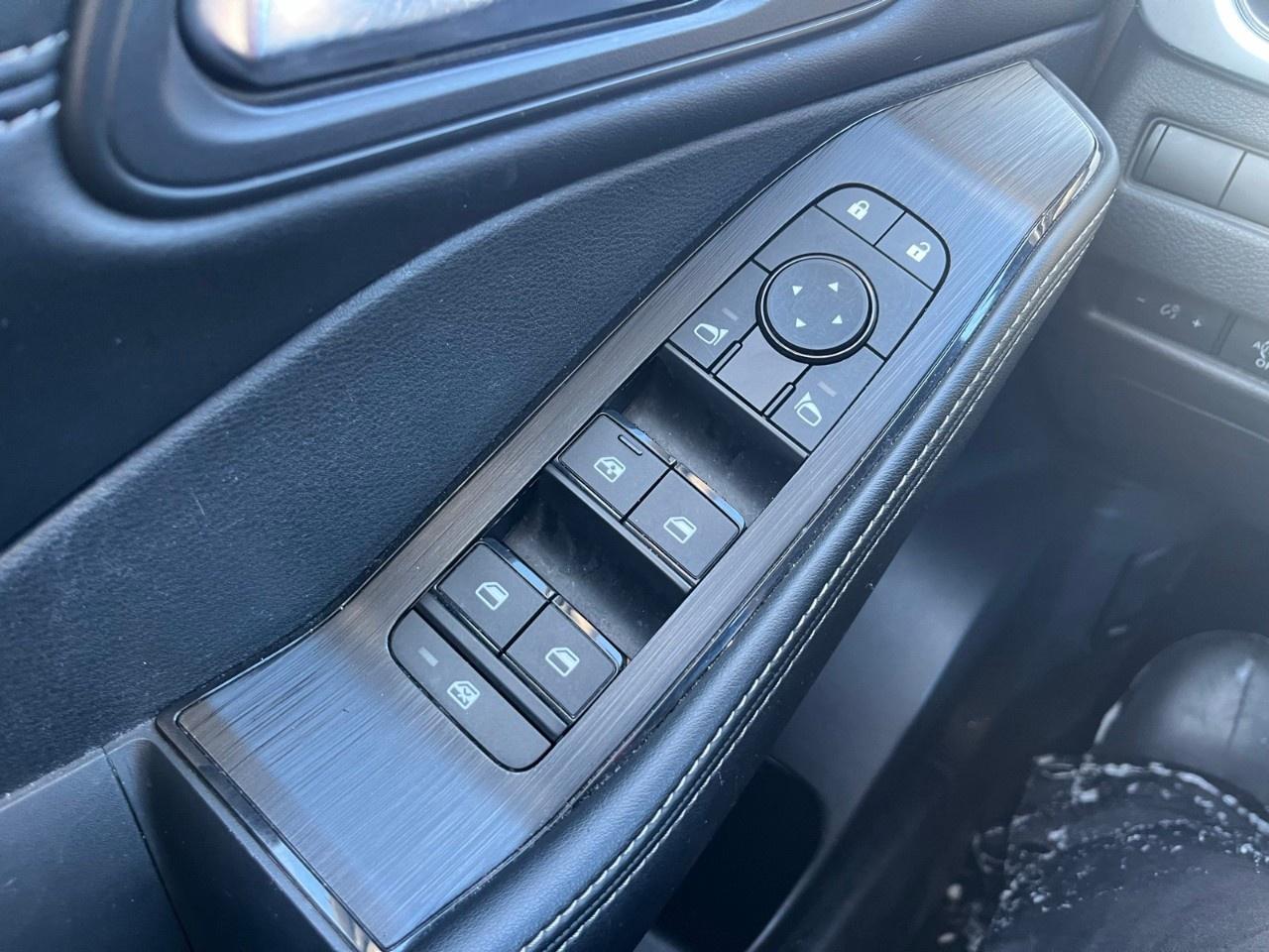 2023 Nissan Rogue Midnight Edition Photo