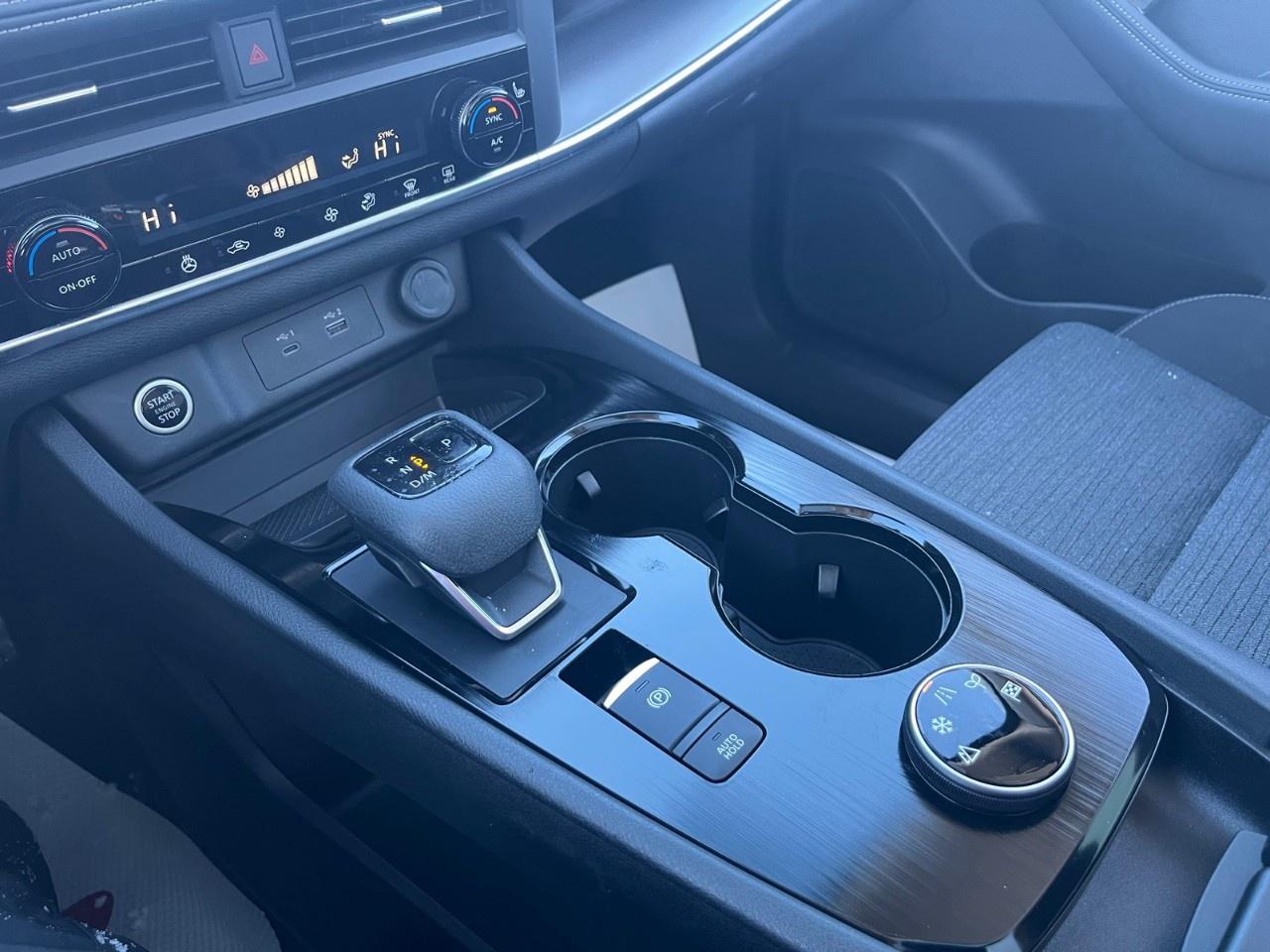 2023 Nissan Rogue AWD SV Photo