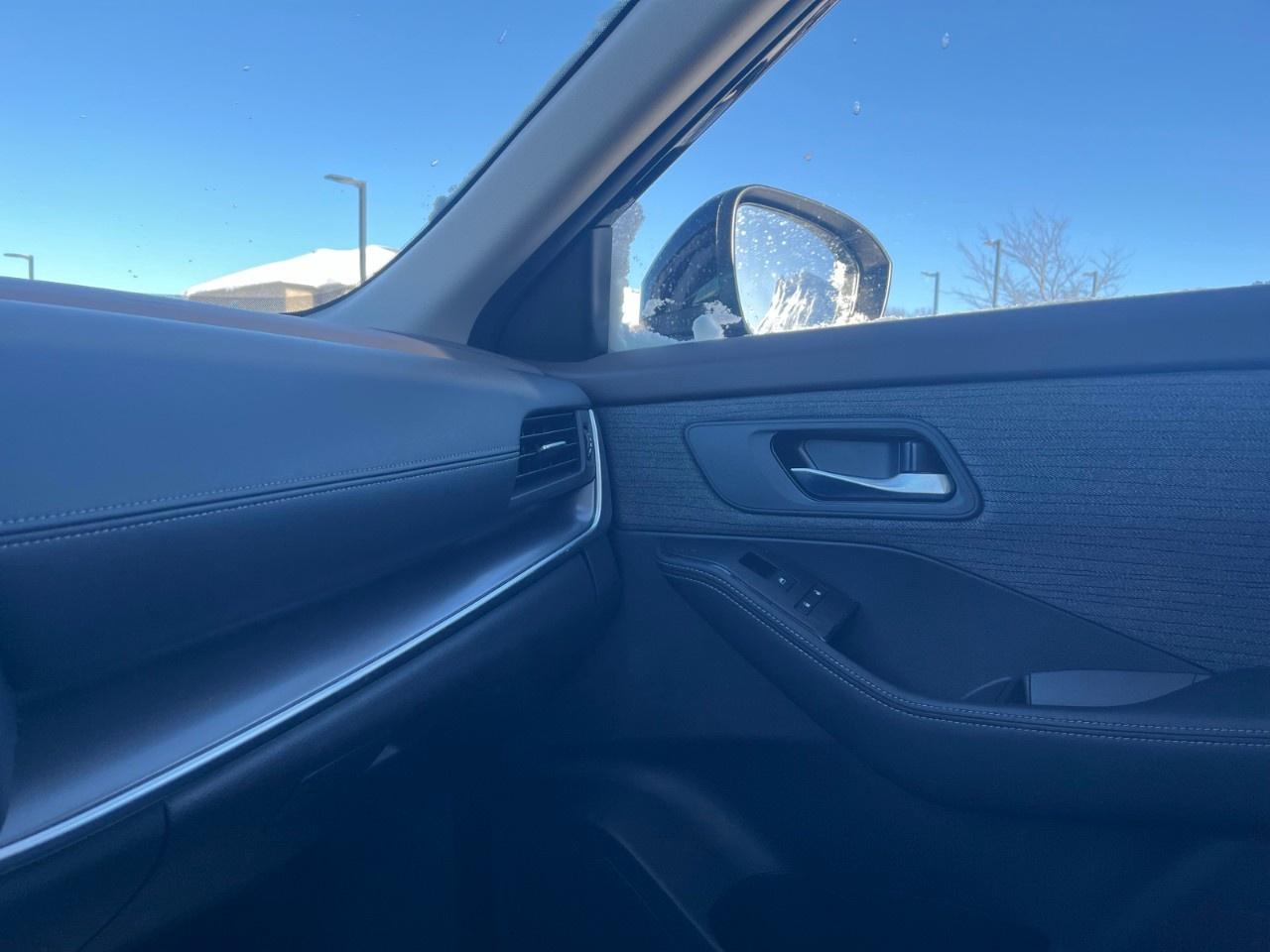 2023 Nissan Rogue AWD SV Photo