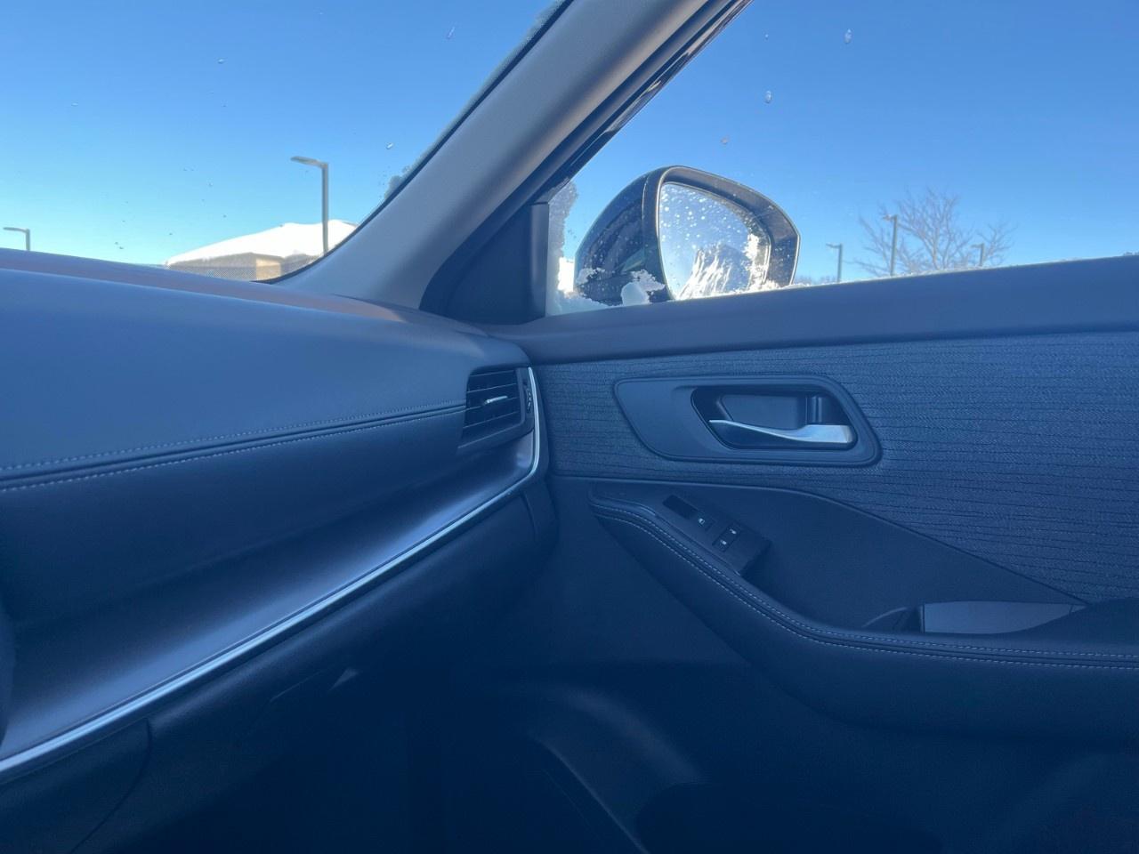 2023 Nissan Rogue AWD SV Photo