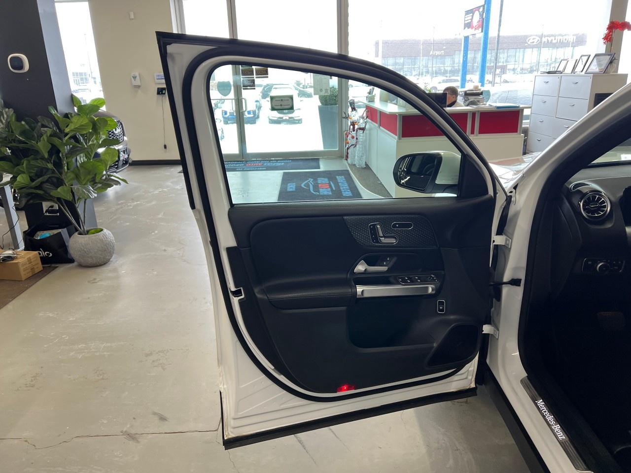 2024 MERCEDES BENZ Glb250 4MATIC Photo