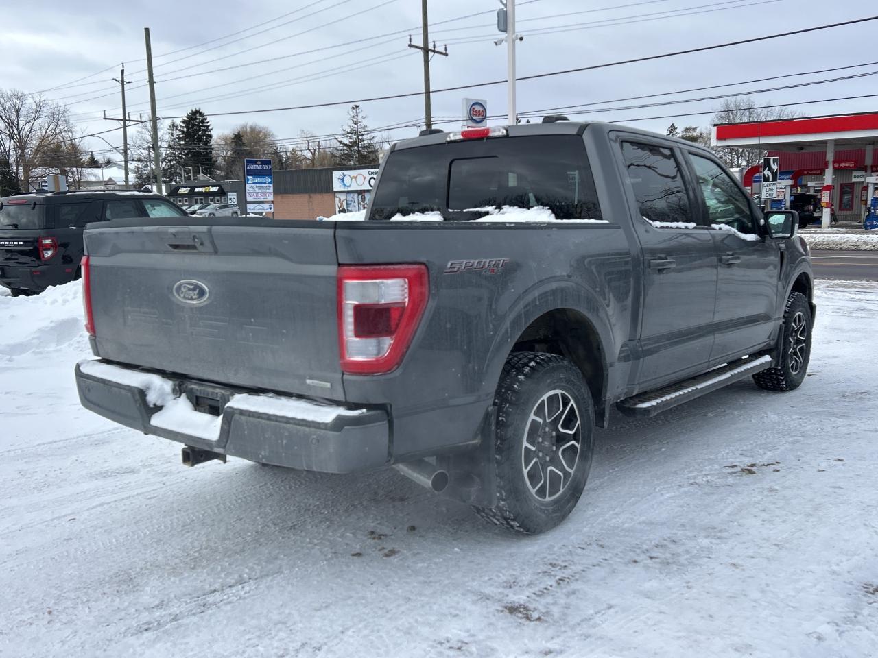 2021 Ford F-150 Lariat 4WD SuperCrew 5.5' Box Photo3