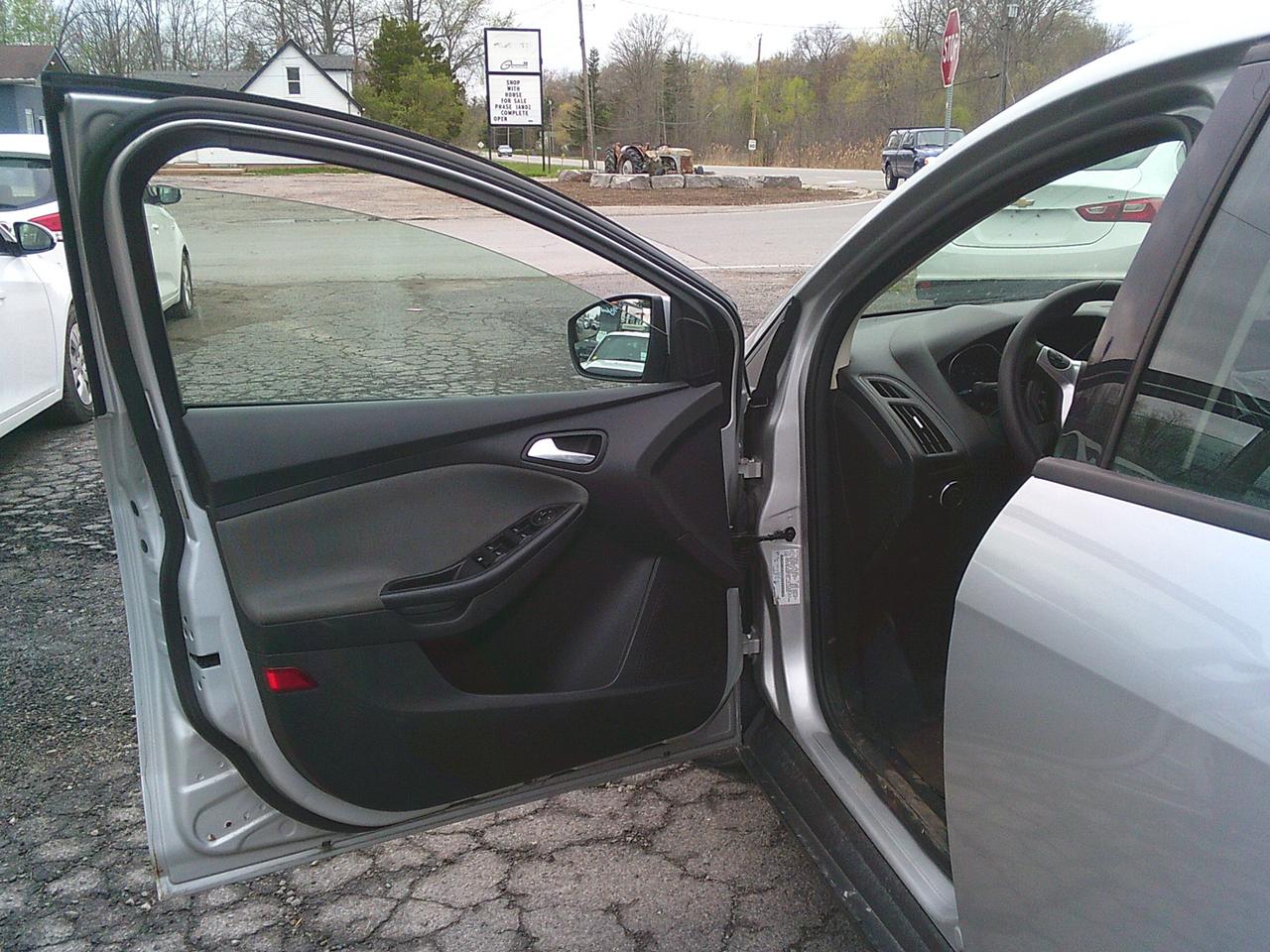 2013 Ford Focus 4DR SDN SE Photo