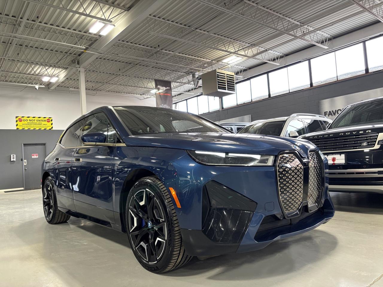 2022 BMW iX xDrive50|AWD|NAV|MASSAGE|SUEDESEATS|ELECTROCHROMIC Photo