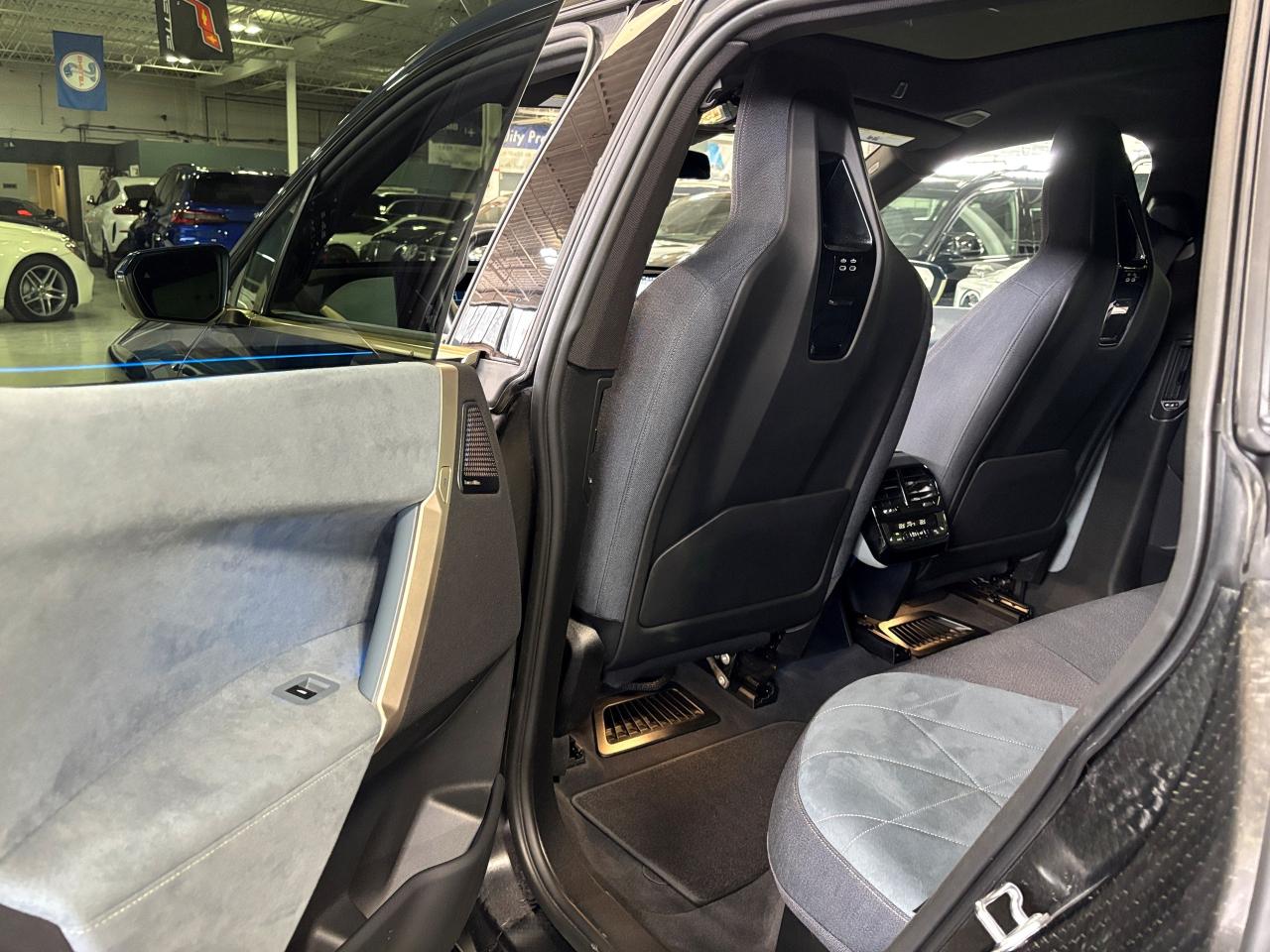 2022 BMW iX xDrive50|AWD|NAV|MASSAGE|SUEDESEATS|ELECTROCHROMIC Photo