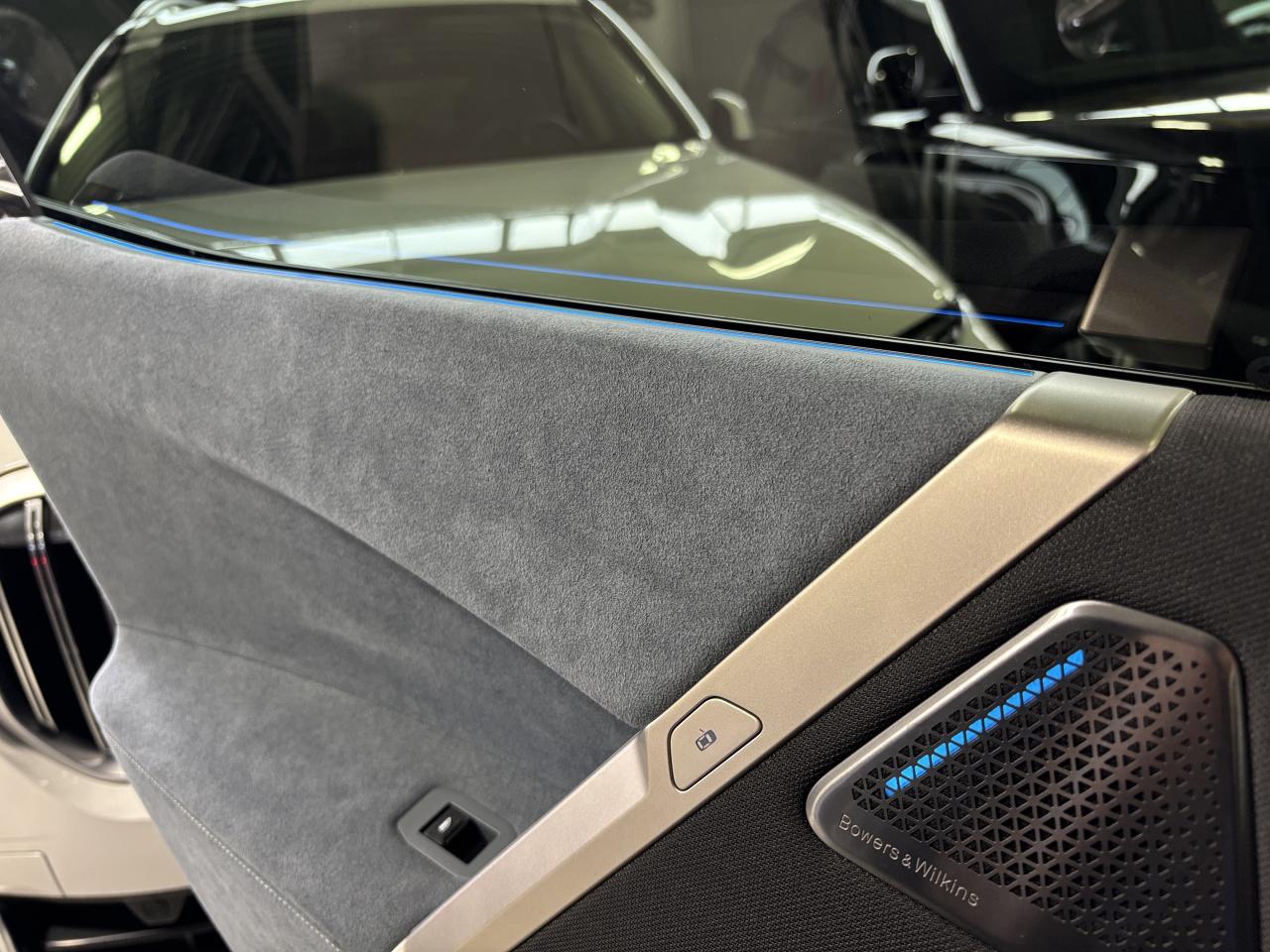 2022 BMW iX xDrive50|AWD|NAV|MASSAGE|SUEDESEATS|ELECTROCHROMIC Photo