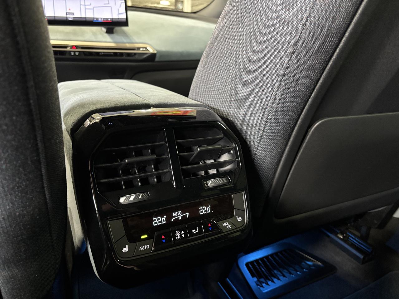 2022 BMW iX xDrive50|AWD|NAV|MASSAGE|SUEDESEATS|ELECTROCHROMIC Photo