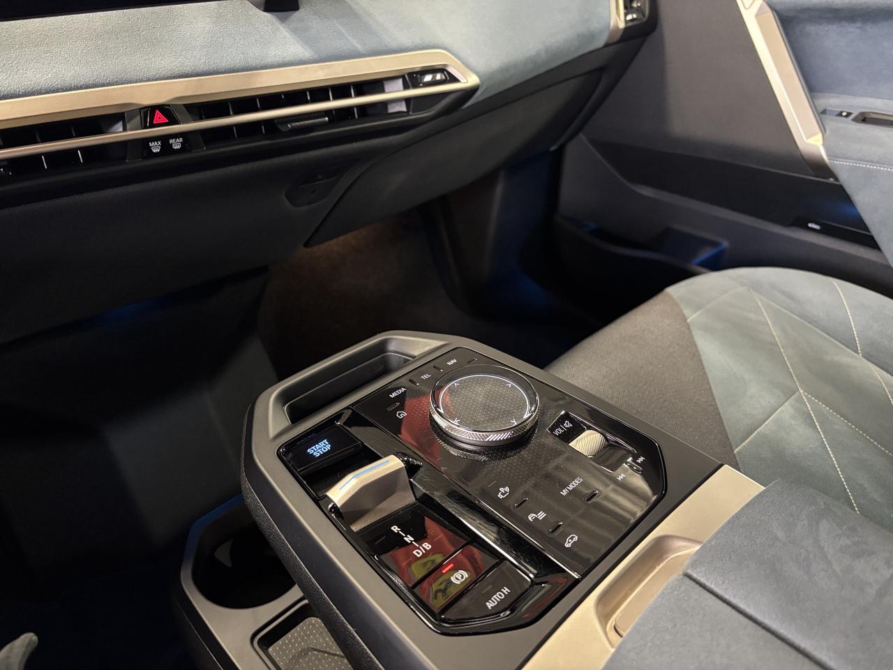 2022 BMW iX xDrive50|AWD|NAV|MASSAGE|SUEDESEATS|ELECTROCHROMIC Photo