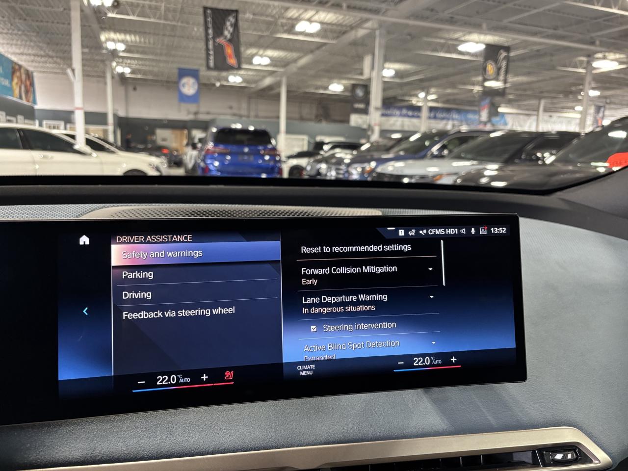 2022 BMW iX xDrive50|AWD|NAV|MASSAGE|SUEDESEATS|ELECTROCHROMIC Photo