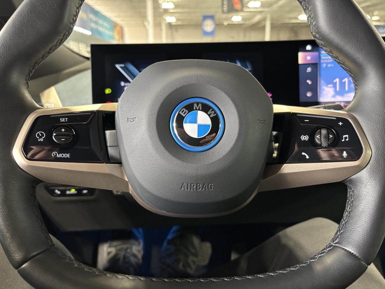 2022 BMW iX xDrive50|AWD|NAV|MASSAGE|SUEDESEATS|ELECTROCHROMIC Photo