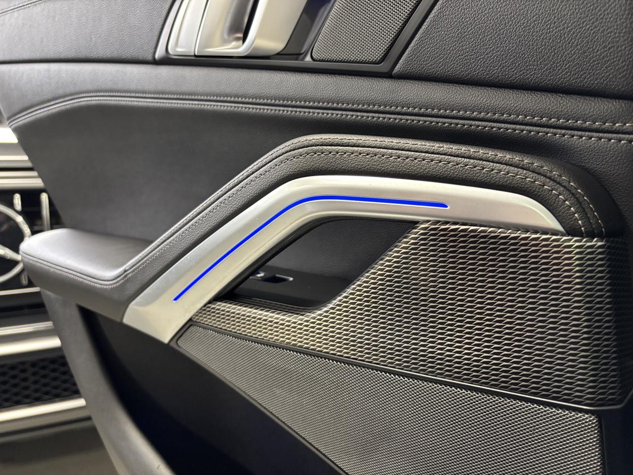 2022 BMW X6 M50i|AWD|MPERFORMANCE|SKYLOUNGE|GLASSCONTROLS|HUD| Photo