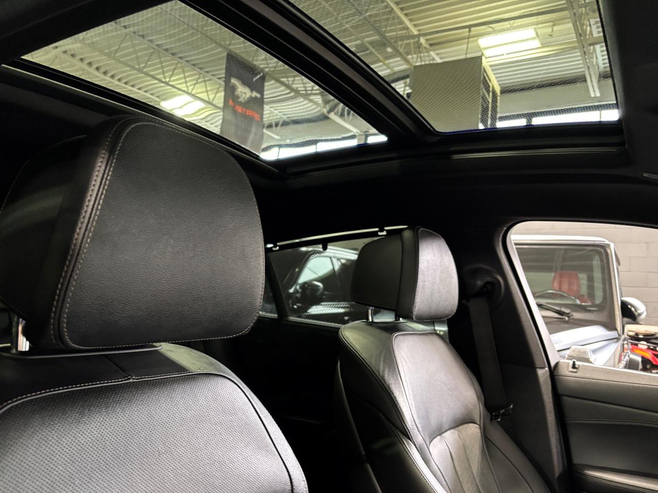 2022 BMW X6 M50i|AWD|MPERFORMANCE|SKYLOUNGE|GLASSCONTROLS|HUD| Photo