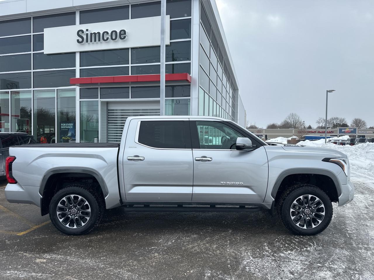 2022 Toyota Tundra LIMITED HYBRID Photo3