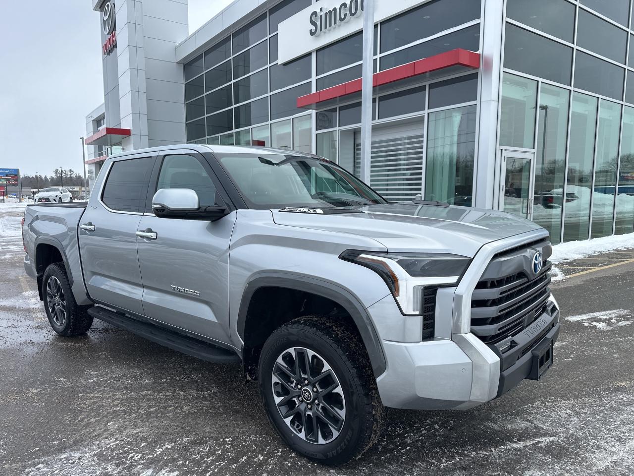 2022 Toyota Tundra LIMITED HYBRID Photo2