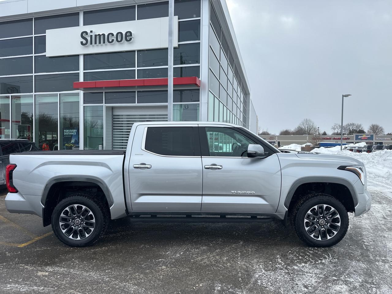 2022 Toyota Tundra LIMITED HYBRID Photo