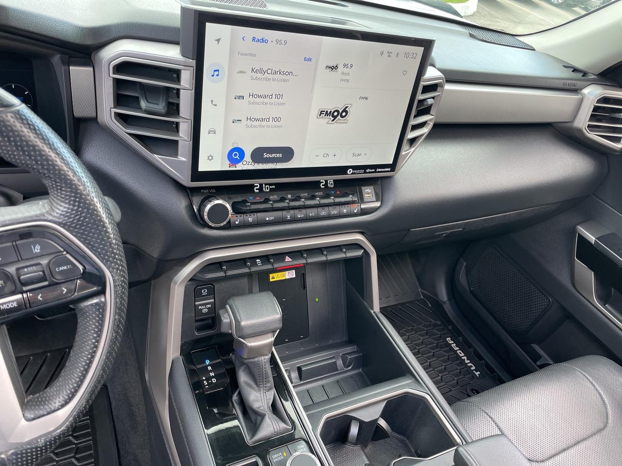 2022 Toyota Tundra LIMITED HYBRID Photo3