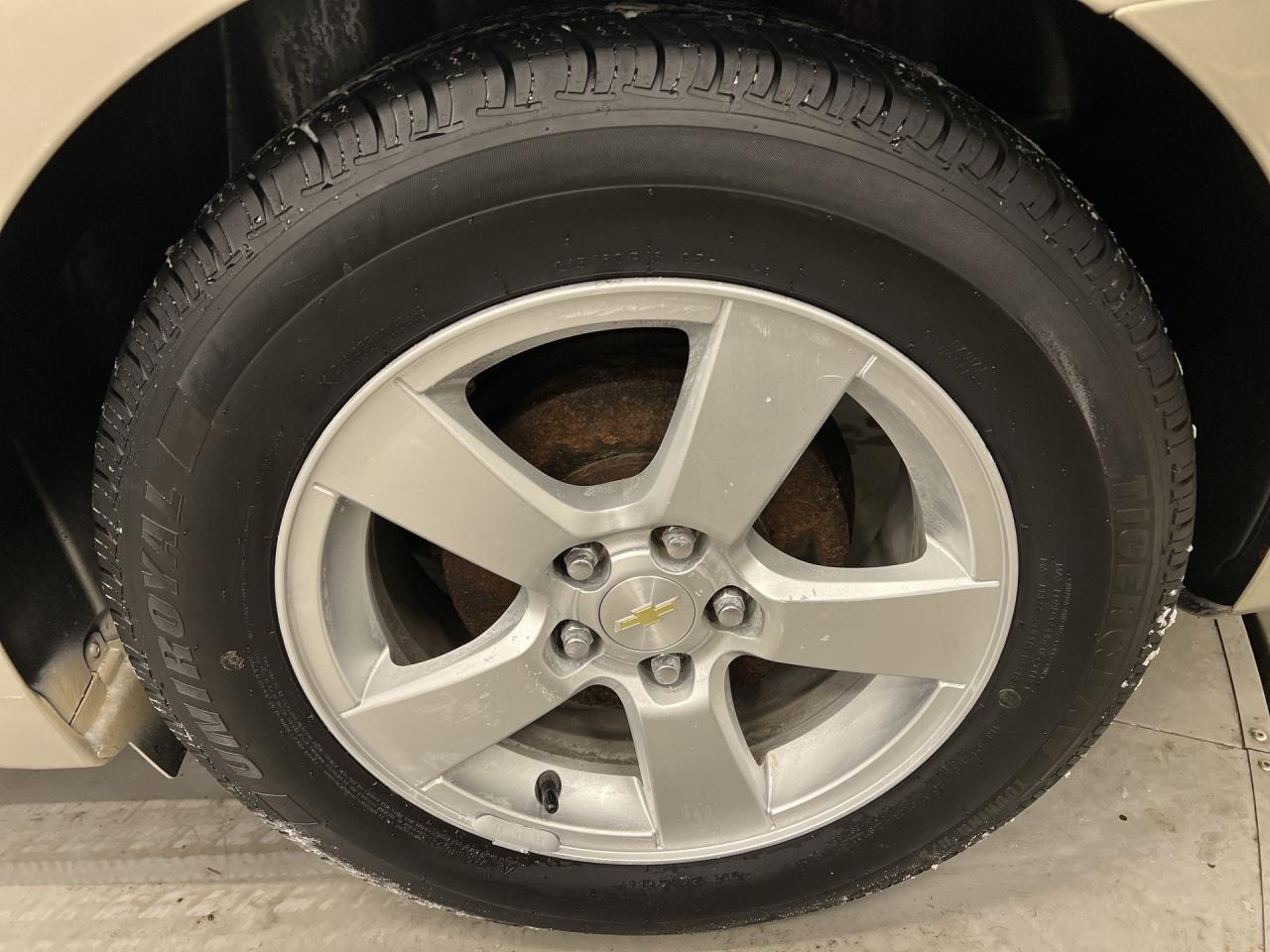 2015 Chevrolet Cruze 2LT | HTD LEATHER | SUNROOF | ALLOYS | REAR CAM Photo