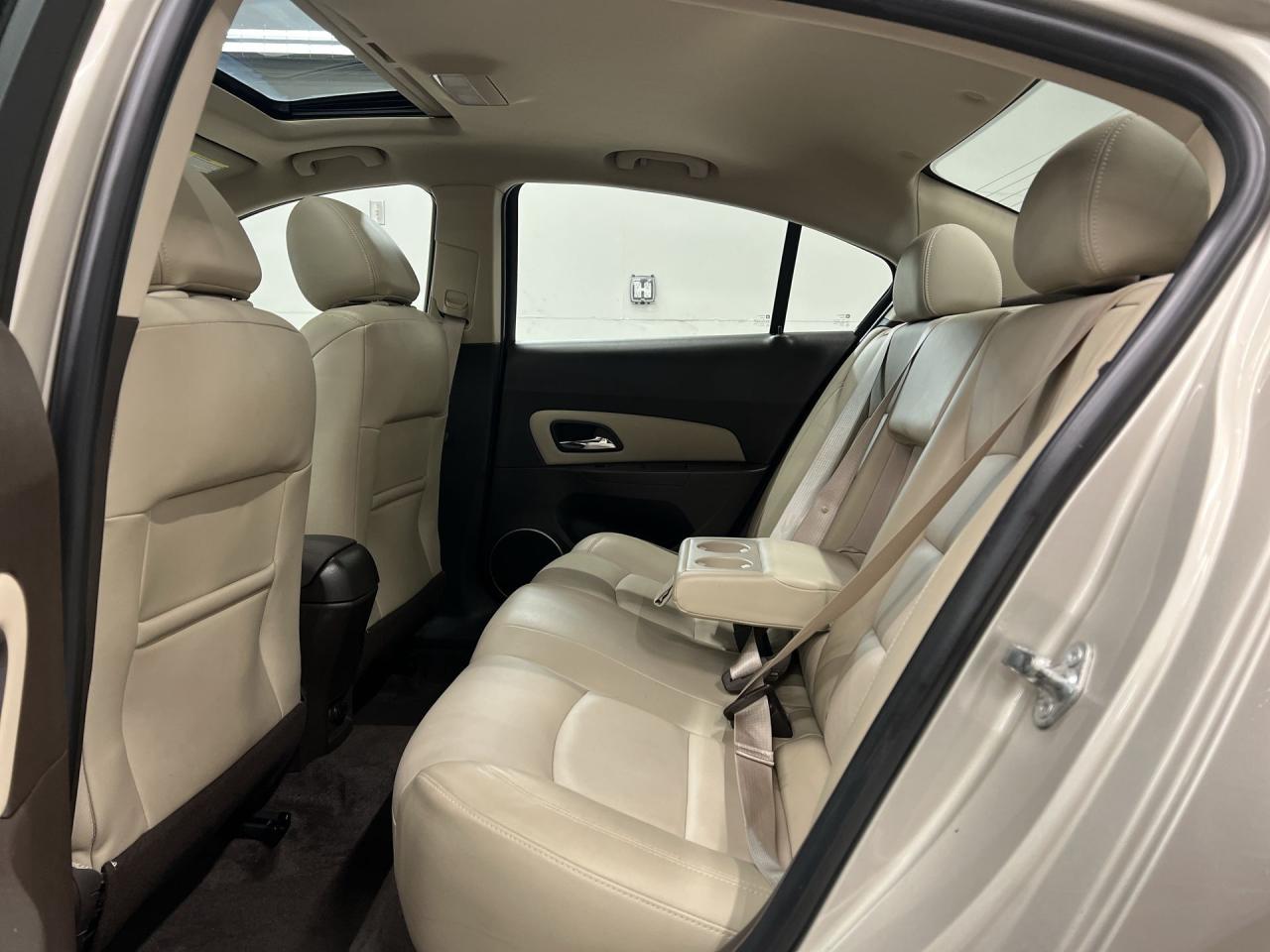 2015 Chevrolet Cruze 2LT | HTD LEATHER | SUNROOF | ALLOYS | REAR CAM Photo