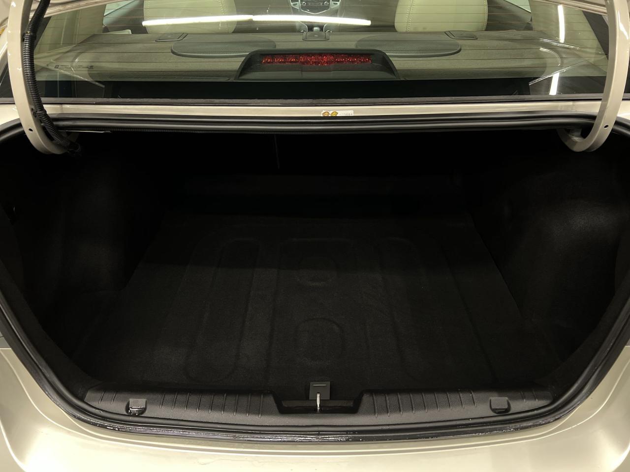 2015 Chevrolet Cruze 2LT | HTD LEATHER | SUNROOF | ALLOYS | REAR CAM Photo