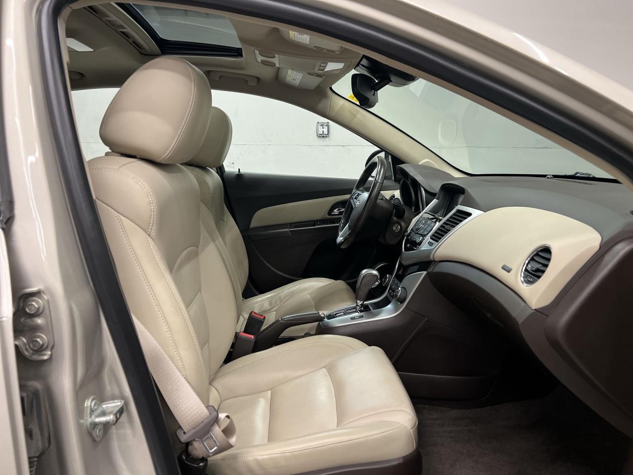 2015 Chevrolet Cruze 2LT | HTD LEATHER | SUNROOF | ALLOYS | REAR CAM Photo