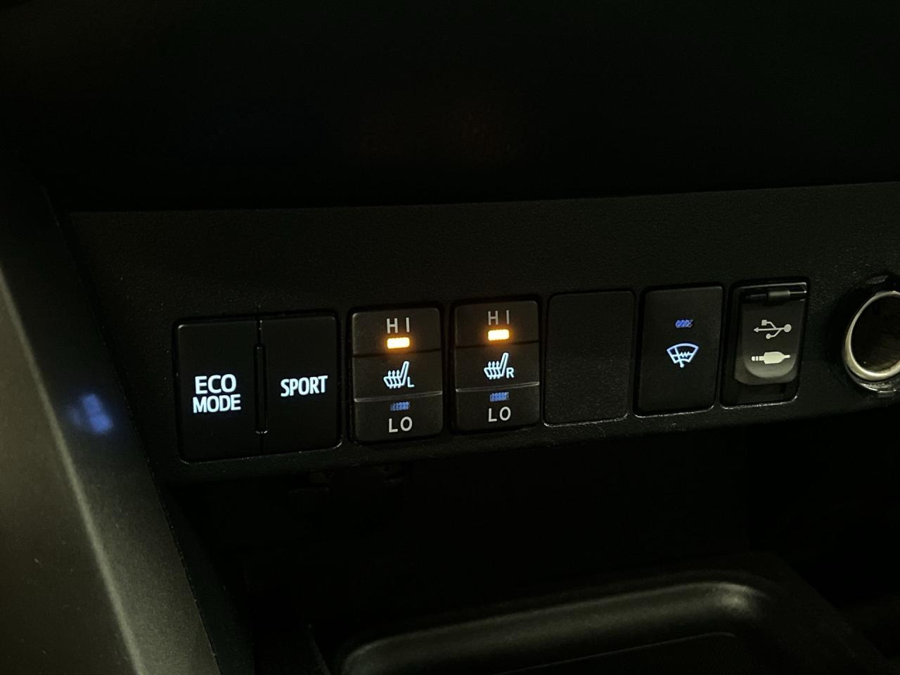 2018 Toyota RAV4 SE AWD | HTD LEATHER | SUNROOF | NAV | 18IN ALLOYS Photo