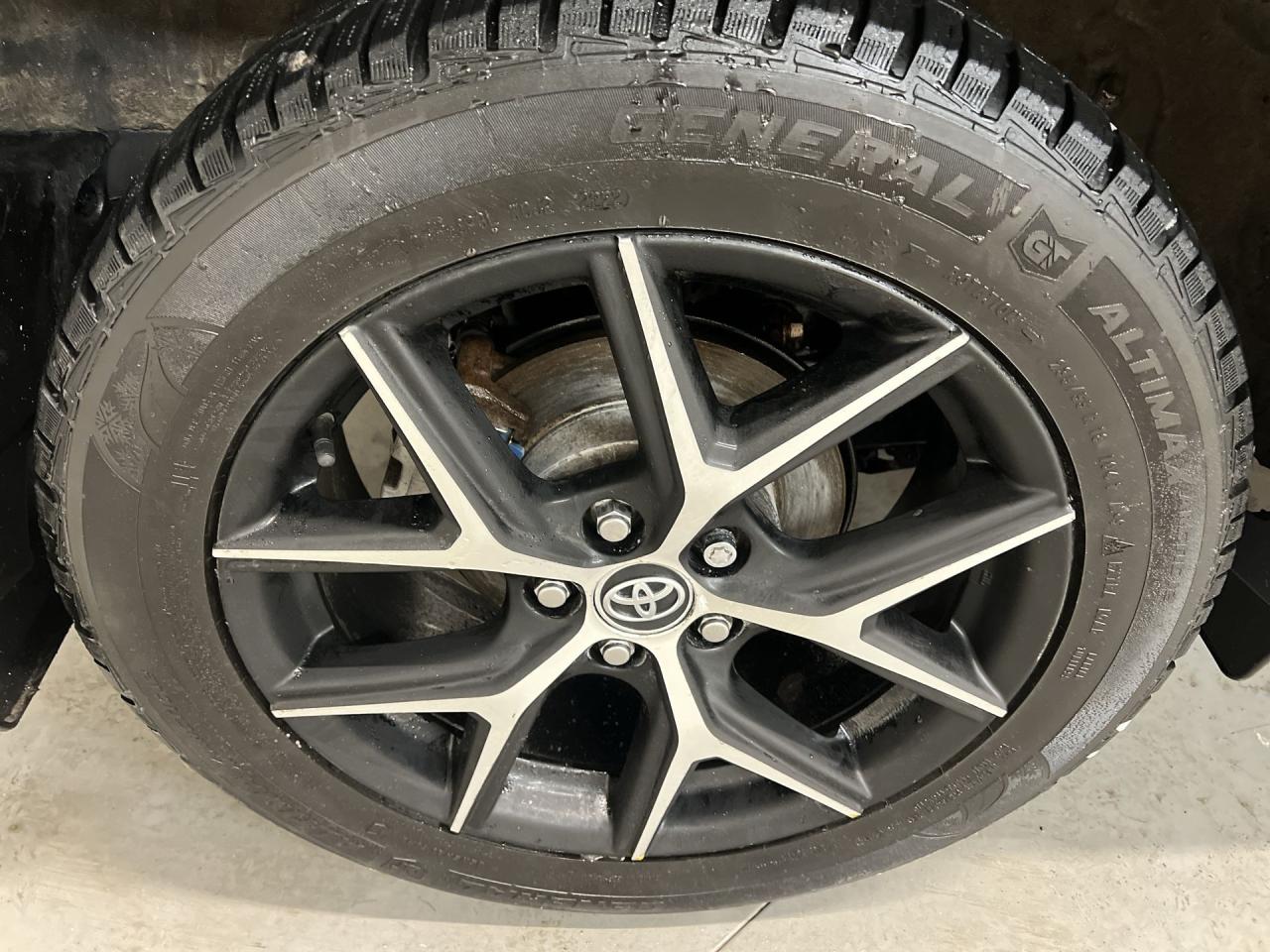 2018 Toyota RAV4 SE AWD | HTD LEATHER | SUNROOF | NAV | 18IN ALLOYS Photo