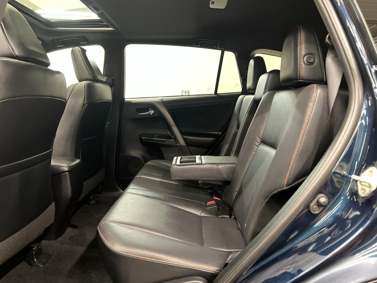 2018 Toyota RAV4 SE AWD | HTD LEATHER | SUNROOF | NAV | 18IN ALLOYS Photo