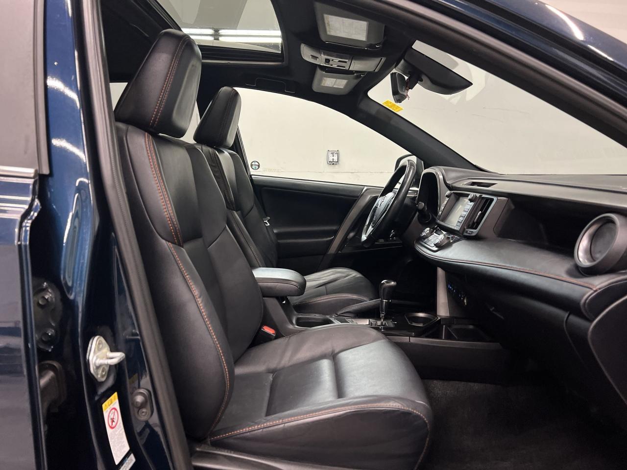 2018 Toyota RAV4 SE AWD | HTD LEATHER | SUNROOF | NAV | 18IN ALLOYS Photo