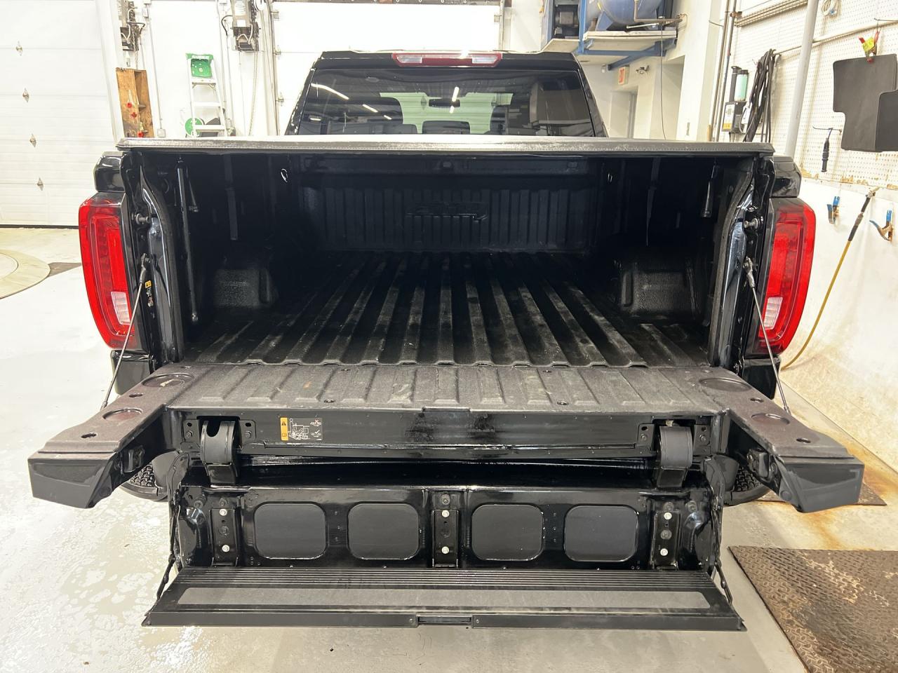 2021 GMC Sierra 1500 AT4 4X4 | 3.0L DURAMAX | CREW | LEATHER | TONNEAU Photo