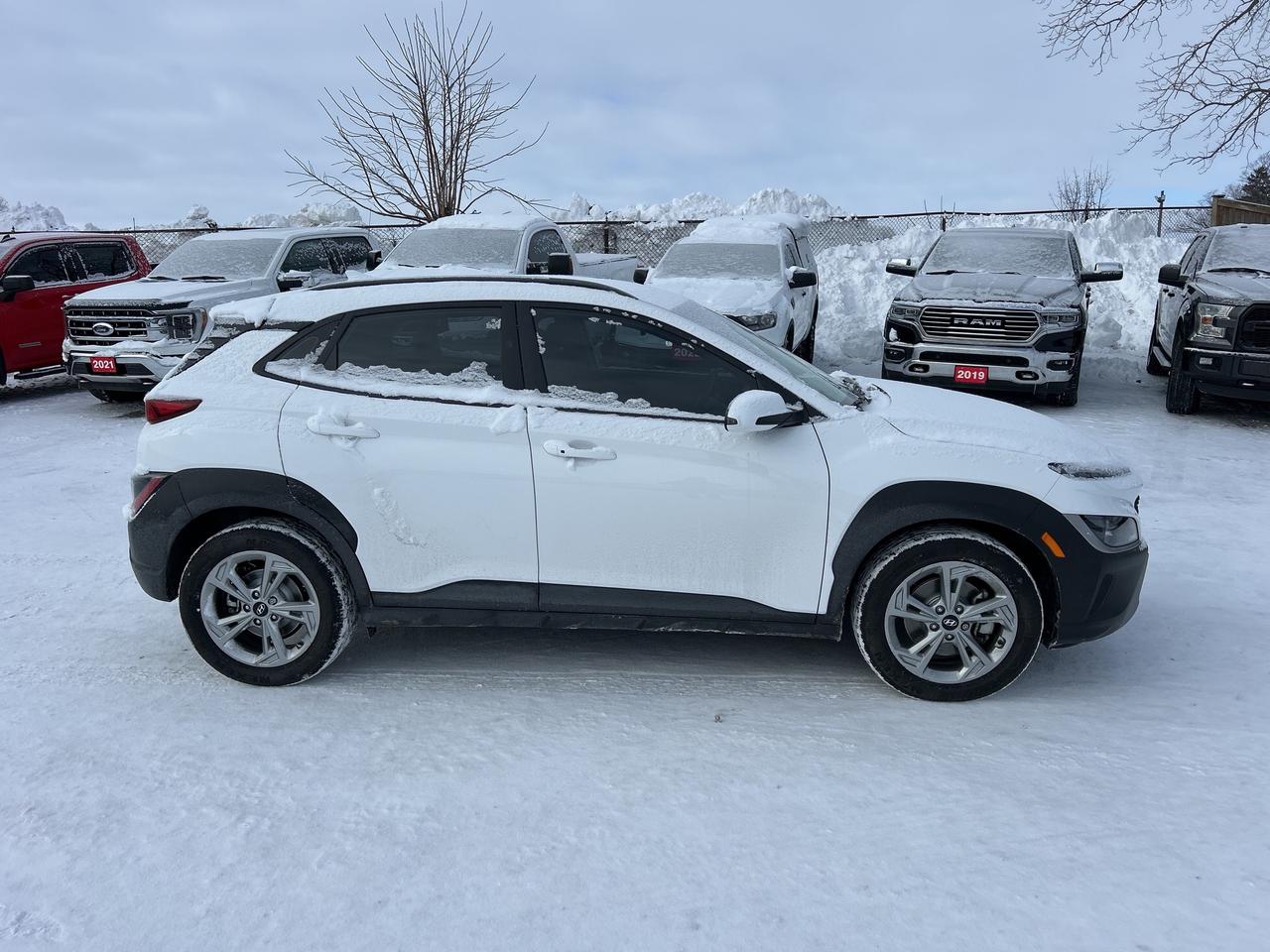 2023 Hyundai KONA PREFERRED, AWD, CLEAN CARFAX, REMOTE START! - Photo #3