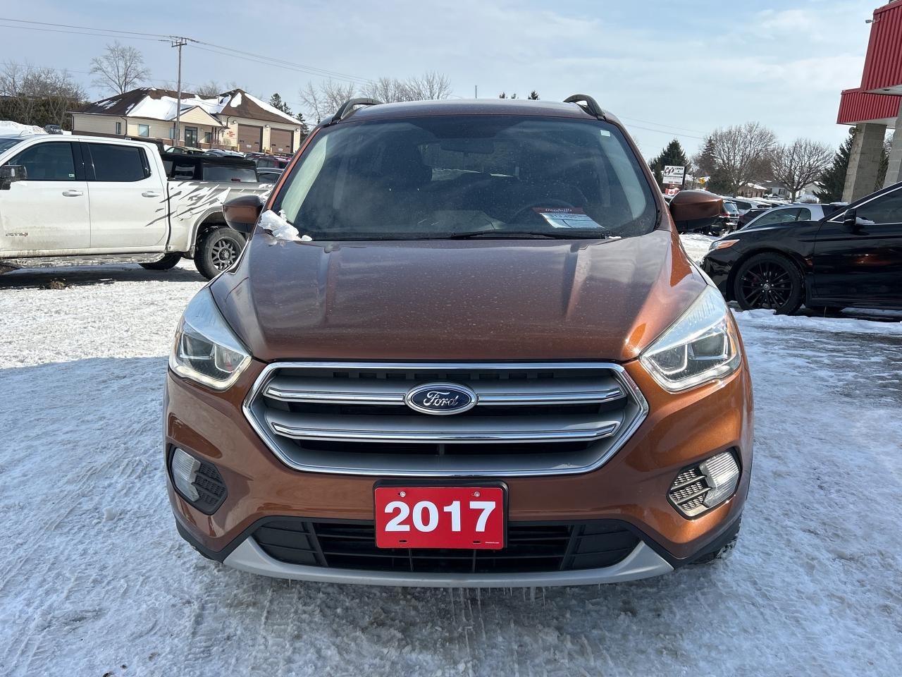 2017 Ford Escape SE, BACK UP CAMERA, NAV, HEATED CLOTH SEATS! - Photo #3