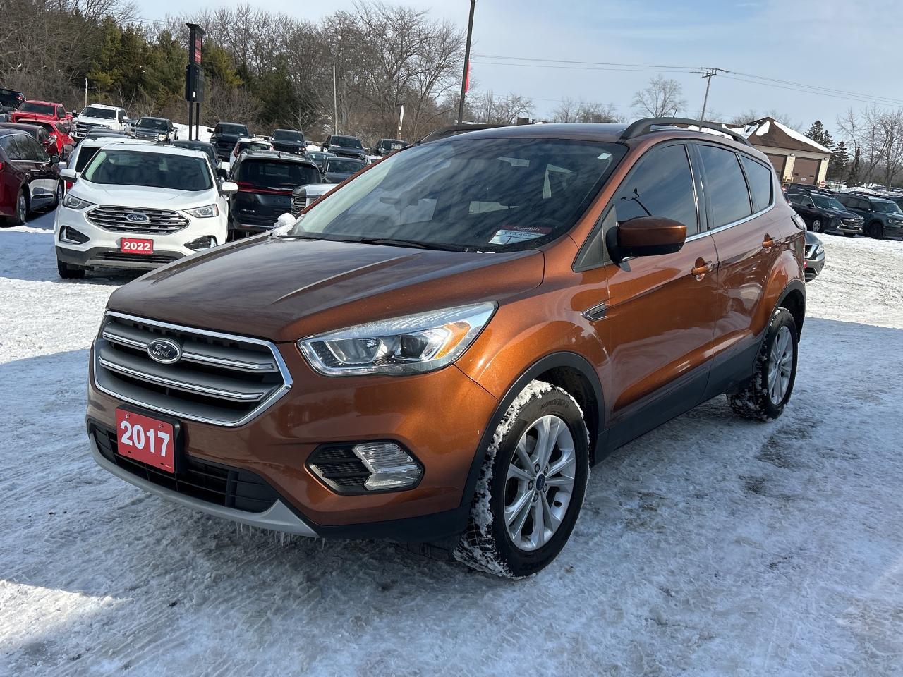 2017 Ford Escape SE, BACK UP CAMERA, NAV, HEATED CLOTH SEATS! - Photo #4
