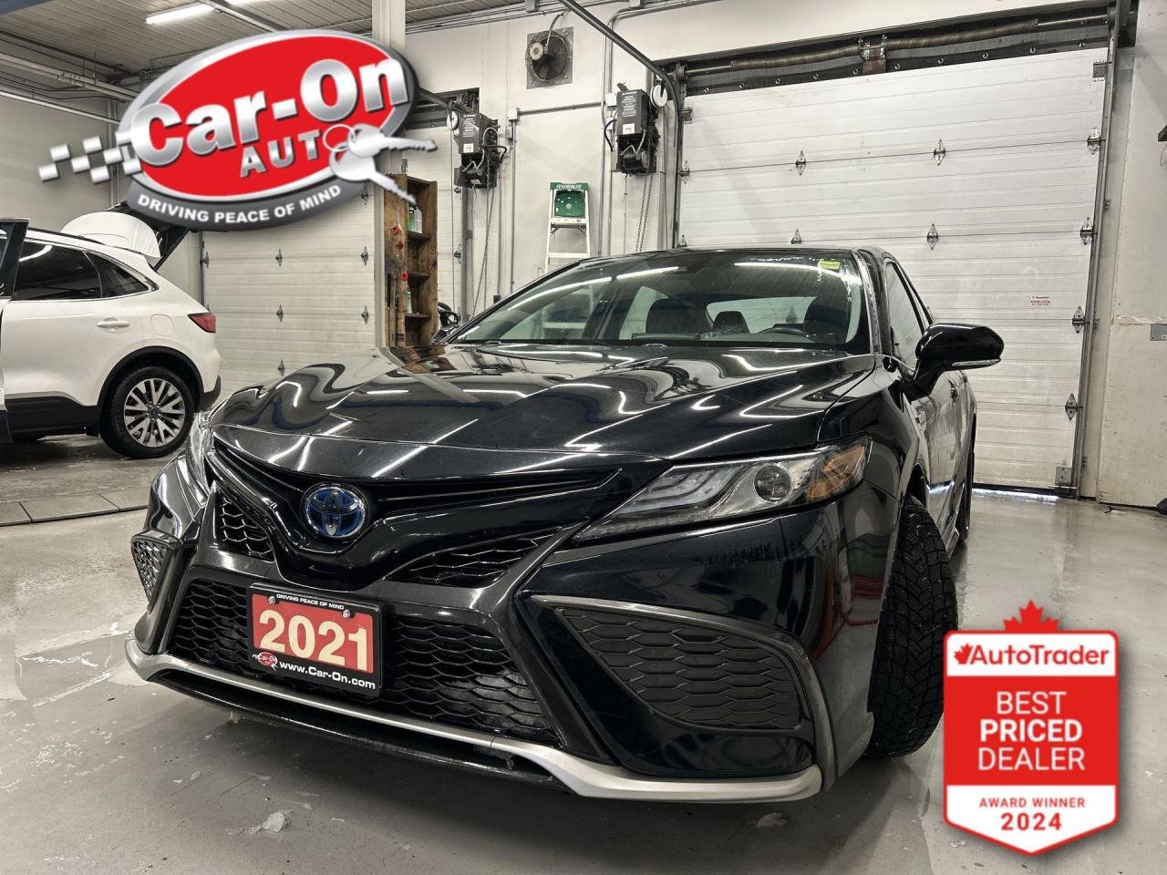 2021 Toyota Camry Hybrid Photo0