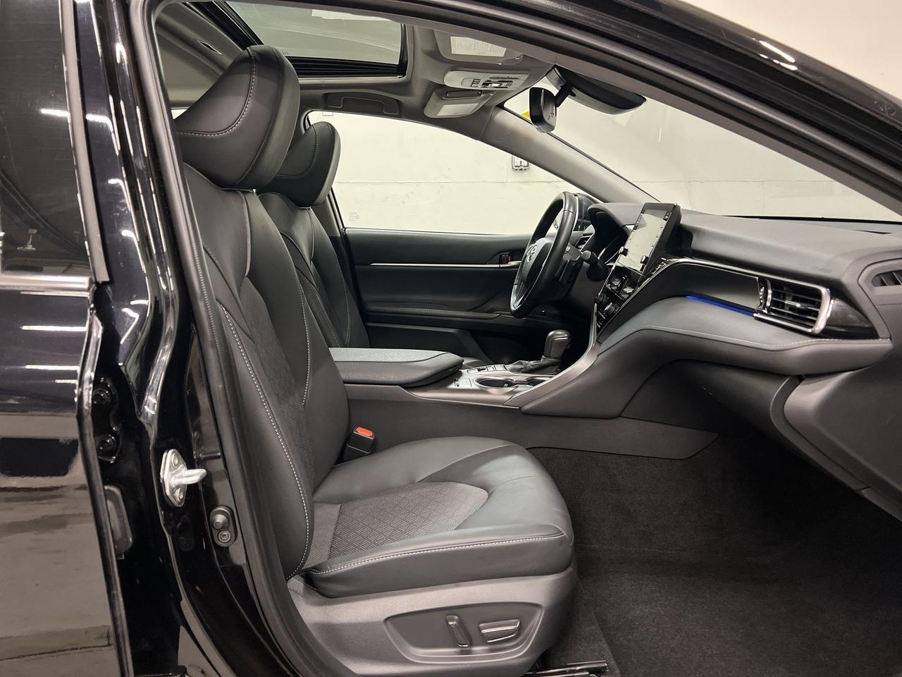 2021 Toyota Camry HYBRID XSE | HTD LEATHER | SUNROOF | CARPLAY | ALLOYS Photo