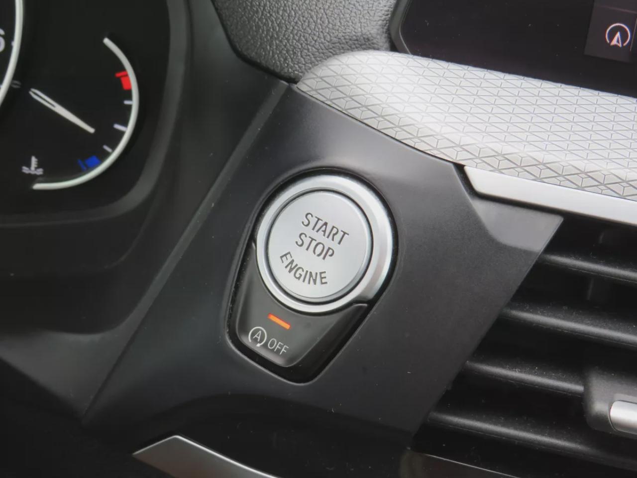 2020 BMW X3 xDrive30i (**CLEAN TITLE/NO ACCIDENTS!!**SAFETY/CERTIFIED!!**FOG LIGHTS**ALLOY RIMS**PUSH BUTTON START**NAVIGATION**LEATHER**PANORAMIC SUNROOF**REVERSE CAMERA**HEATED SEATS**HEATED STEERING WHEEL**POWER SEATS**POWER LIFT GATE**REAR CARGO COVER**DUAL CLIMA Photo