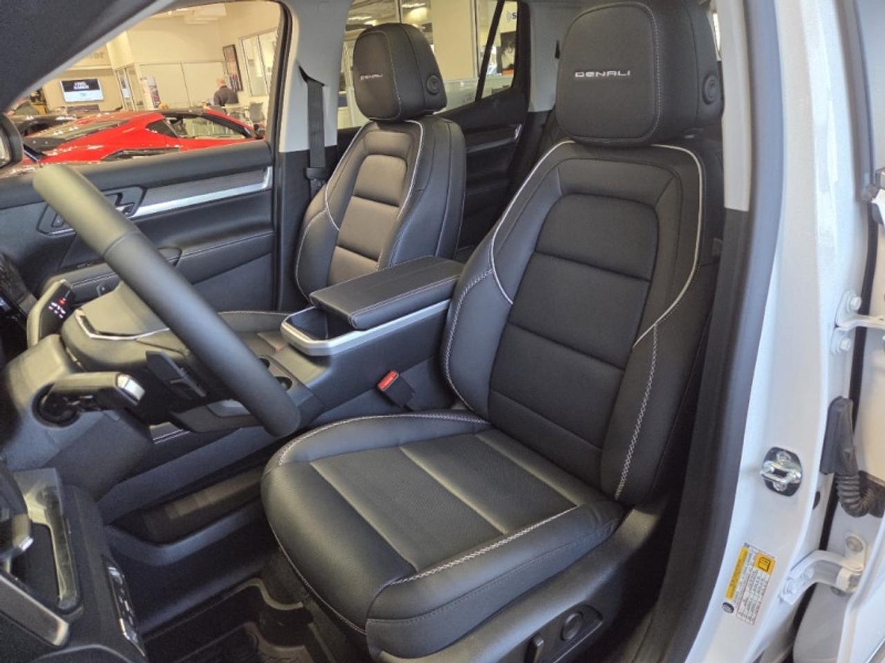 2026 GMC Terrain Denali  - Sunroof -  Cooled Seats Photo