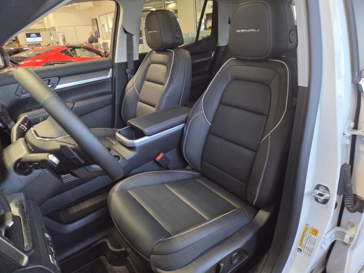 2026 GMC Terrain Denali  - Sunroof -  Cooled Seats Photo
