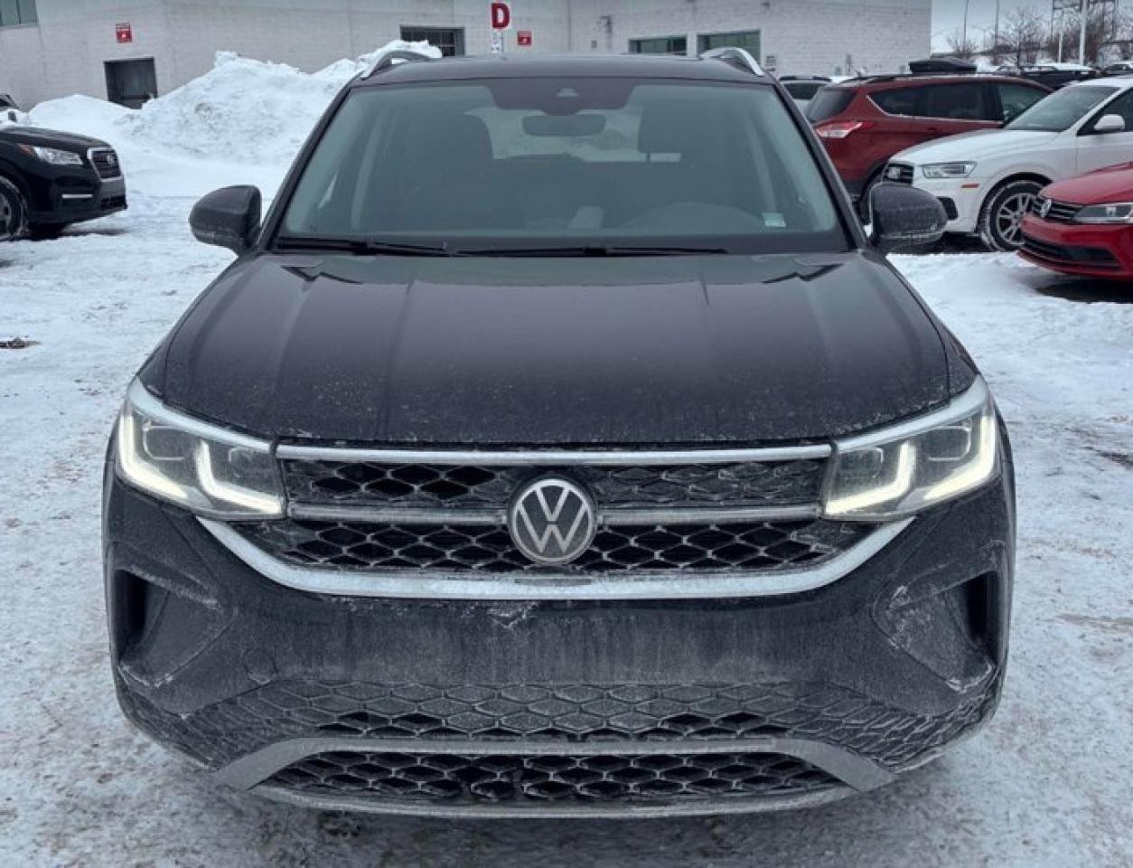 2022 Volkswagen Taos Highline 4Motion AWD | Leather | Pano Roof | Heated Seats + Steering | Beats Audio | and More ! Photo0