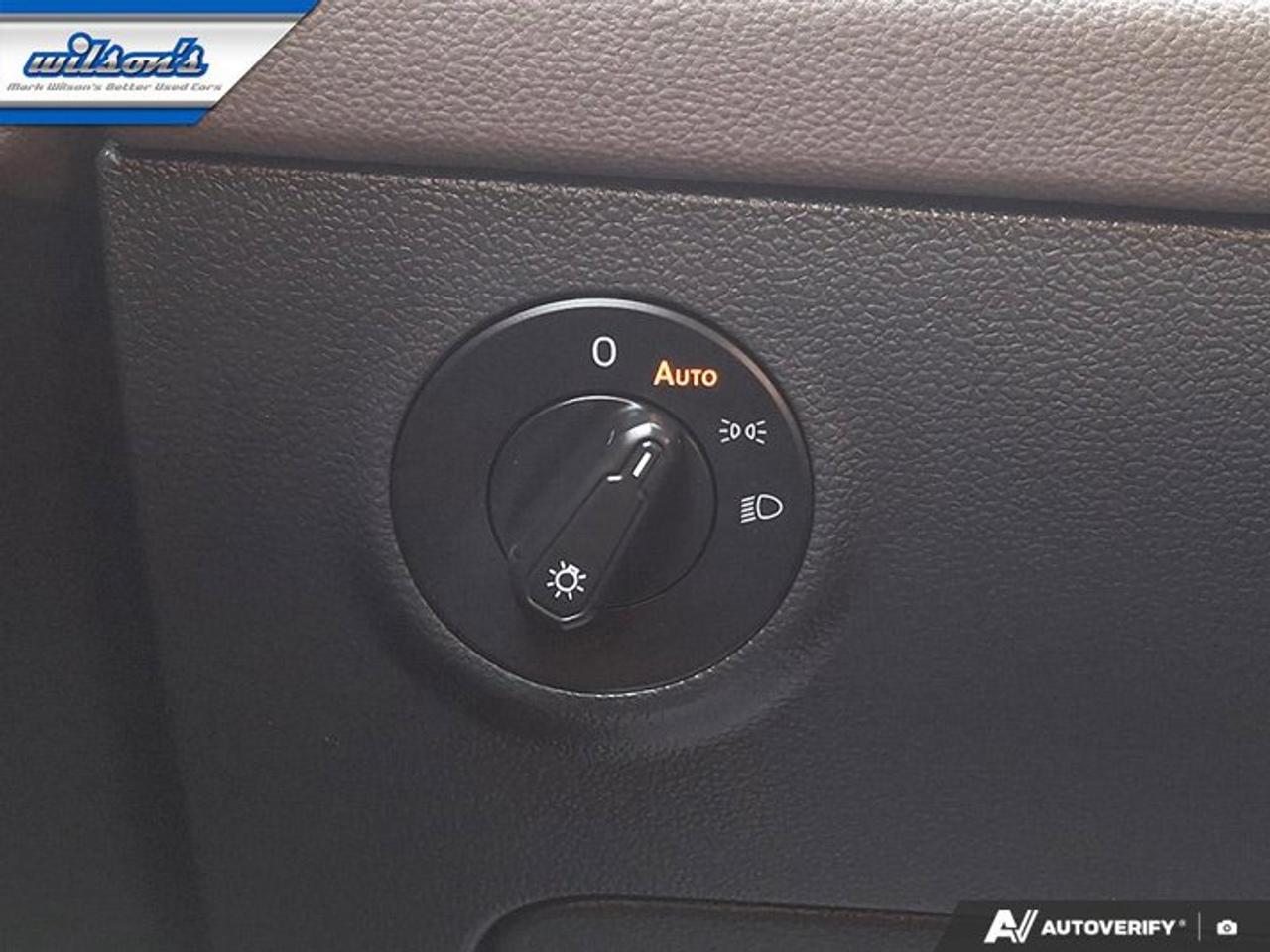 2022 Volkswagen Taos Highline 4Motion AWD | Leather | Pano Roof | Heated Seats + Steering | Beats Audio | and More ! Photo