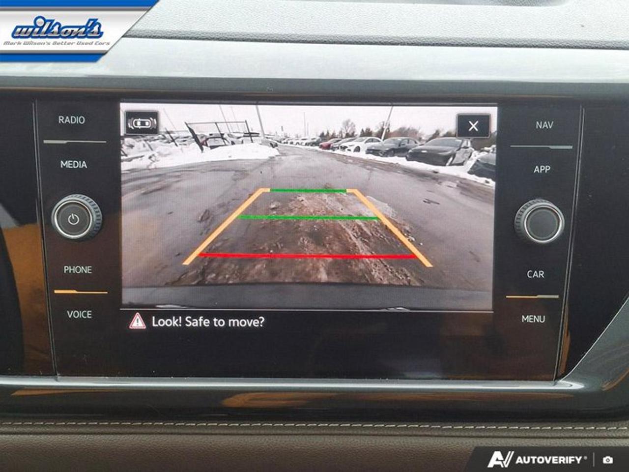 2022 Volkswagen Taos Highline 4Motion AWD | Leather | Pano Roof | Heated Seats + Steering | Beats Audio | and More ! Photo