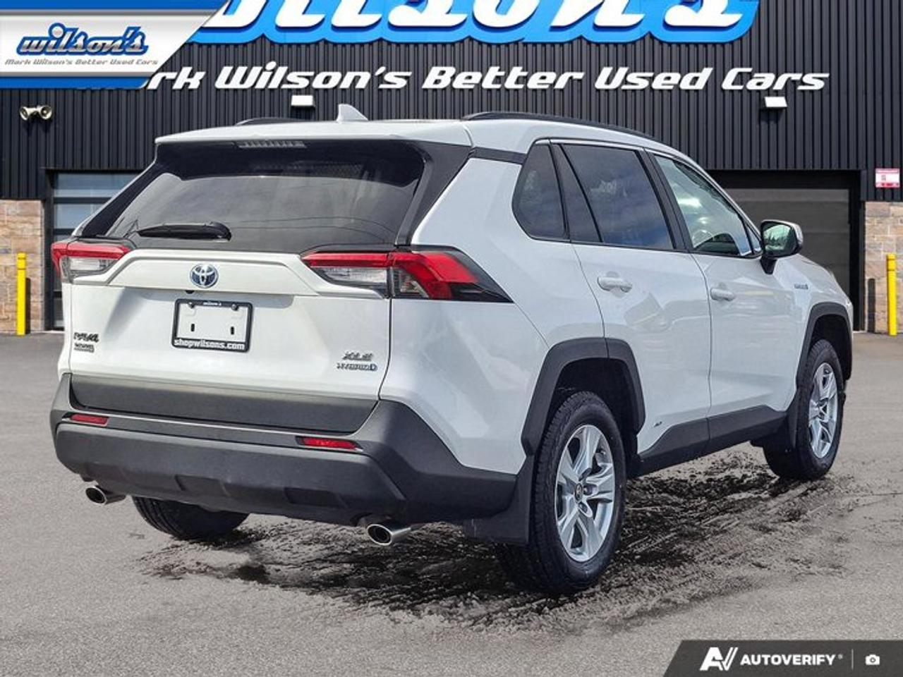 2019 Toyota RAV4 Hybrid XLE AWD | Sunroof | Radar Cruise | Heated Wheel + Seats | Power Seat | Power Liftgate & More! Photo4