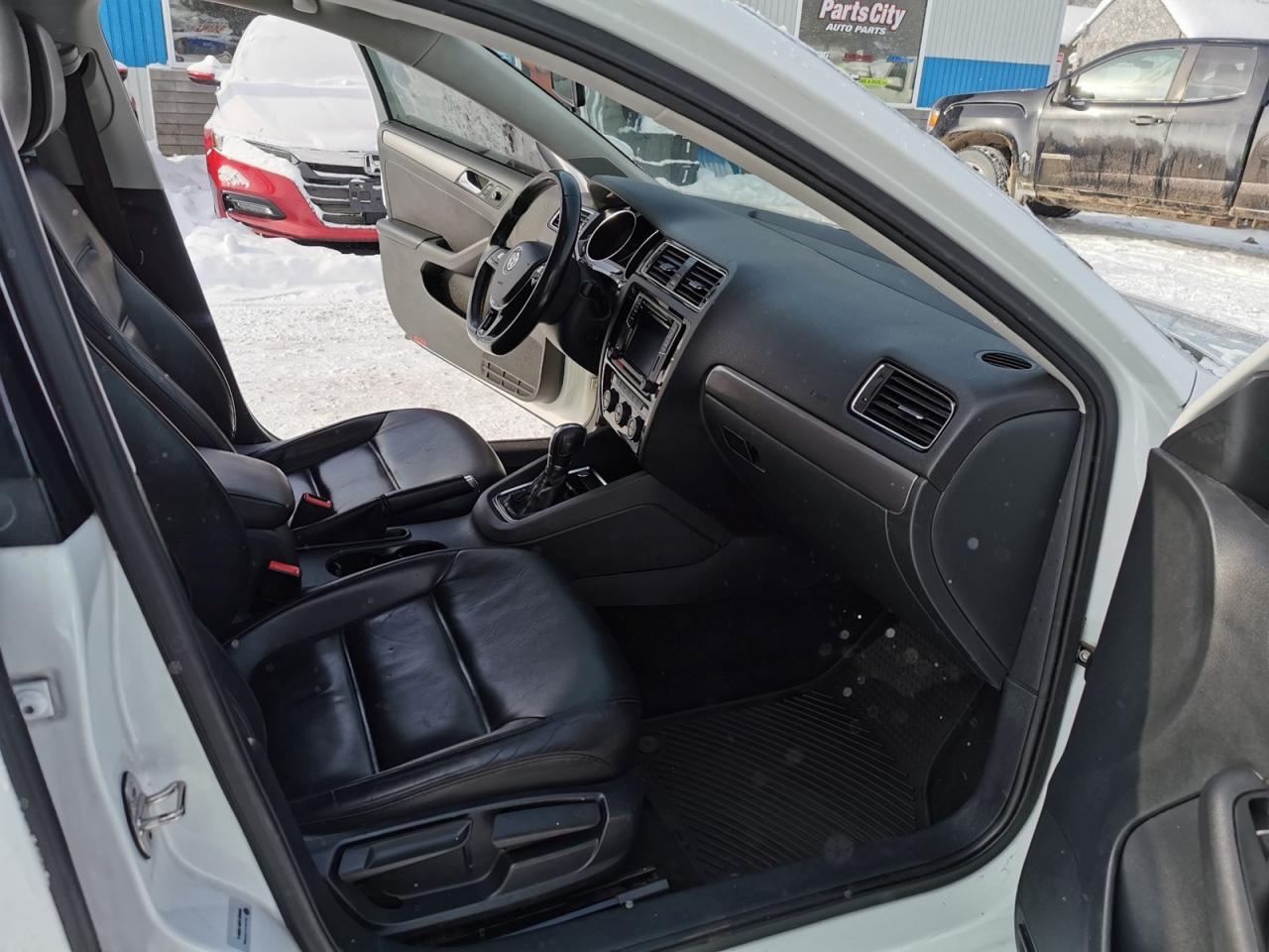 2016 Volkswagen Jetta SEL Photo