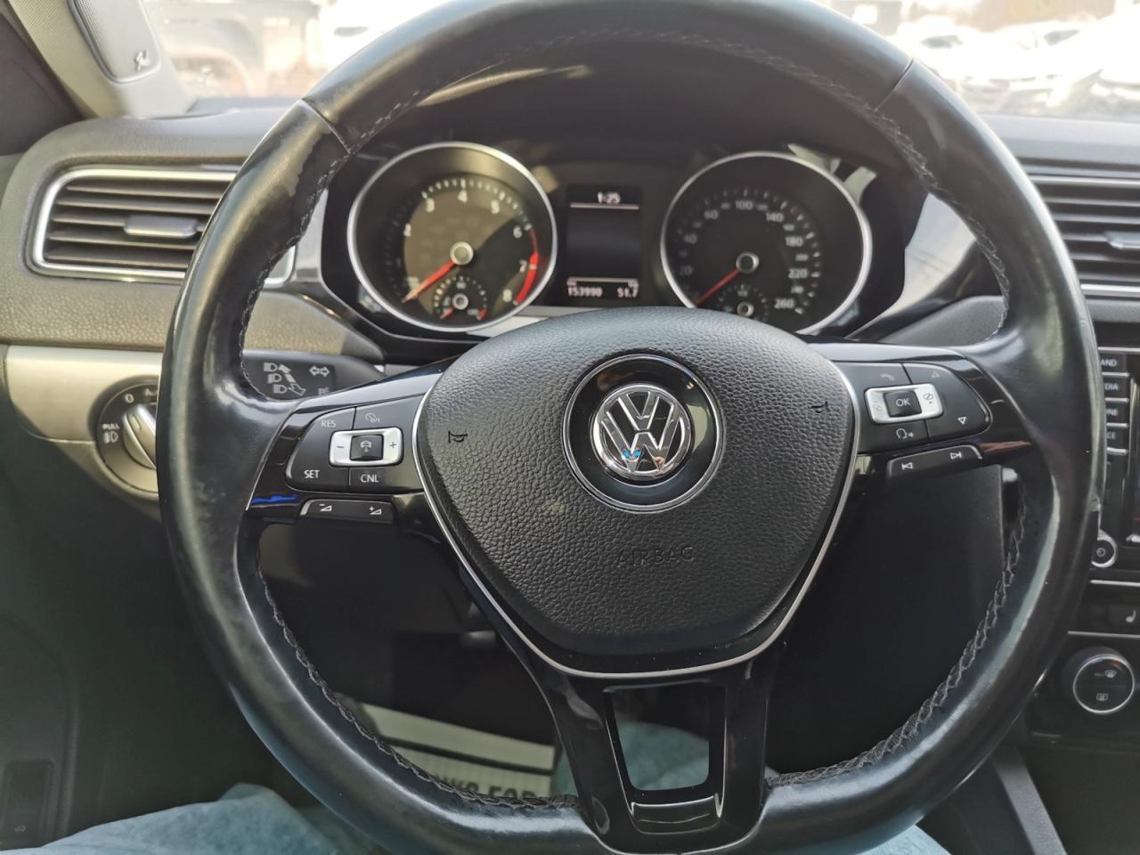 2016 Volkswagen Jetta SEL Photo